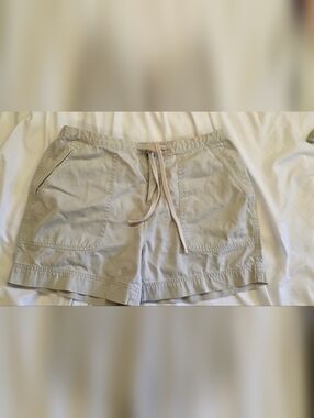 Eddie Bauer Women’s Khaki Shorts Size 6 Button Zip Casual Outdoor Hiking